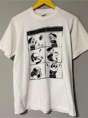 Wonder Woman white graphic tee Size M vintage 90s